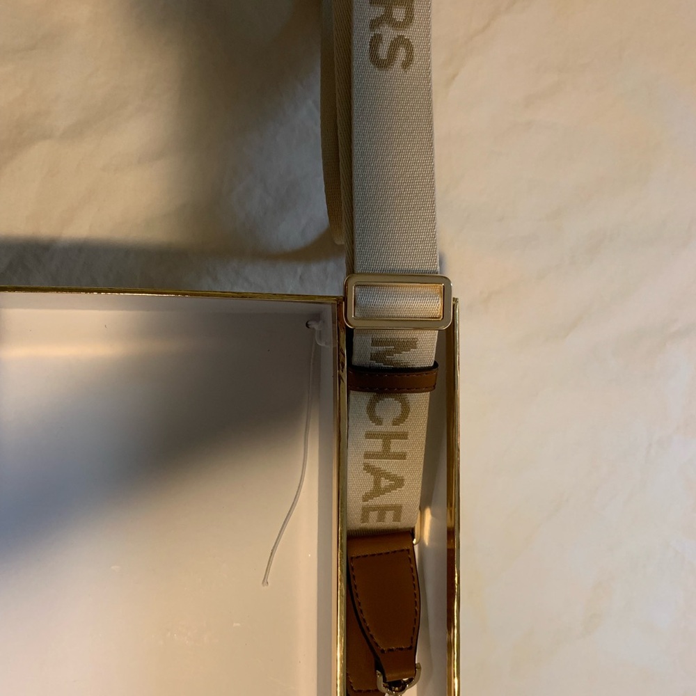 Jet Set Crossbody - Picture 5 of 5